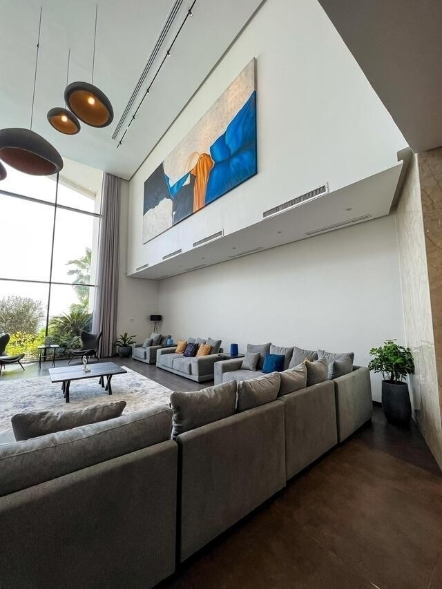 Palm  ( <i style='color:#B10622'> VVIP</i> )