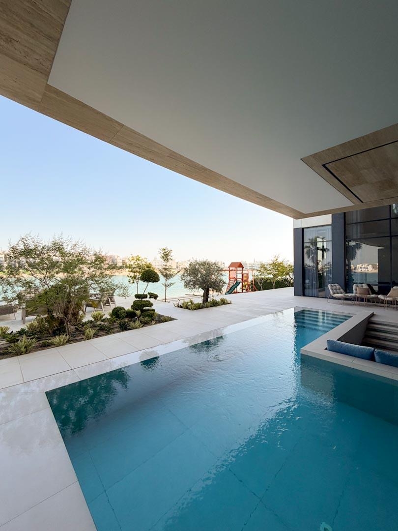 ( <i style='color:#B10622'> VVIP</i> ) REVIERA