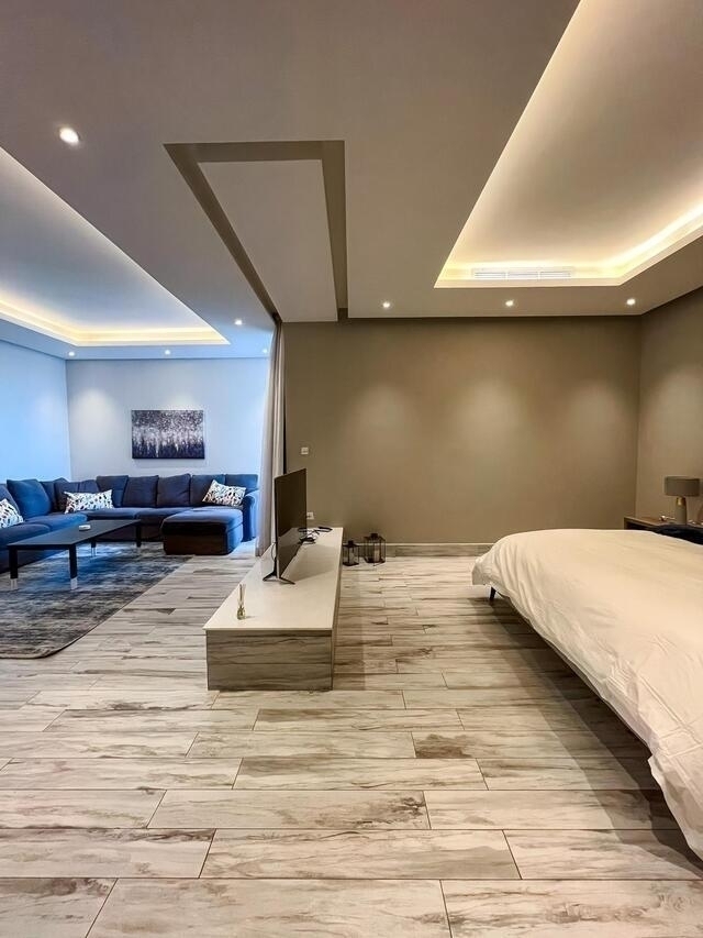 Palm  ( <i style='color:#B10622'> VVIP</i> )