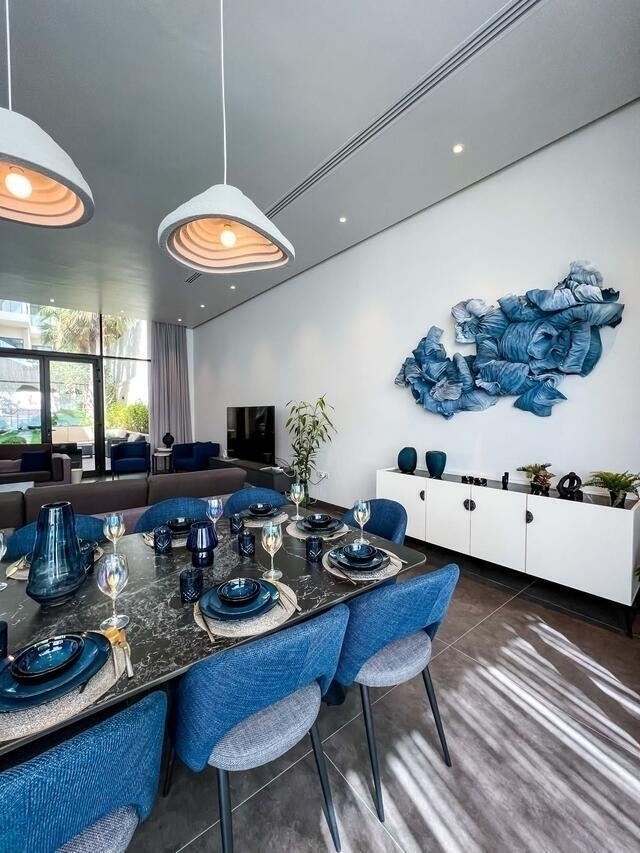 Palm  ( <i style='color:#B10622'> VVIP</i> )