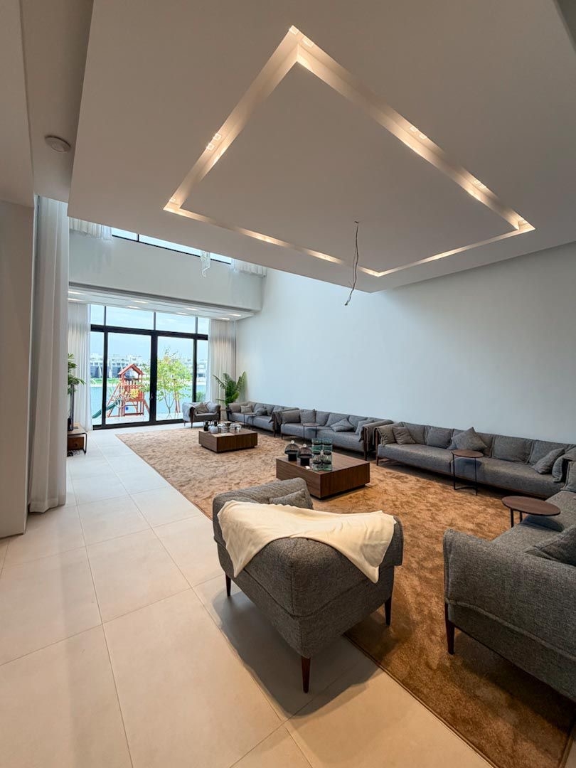 ( <i style='color:#B10622'> VVIP</i> ) REVIERA