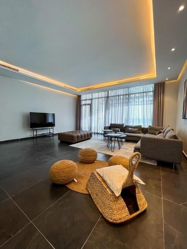 Palm  ( <i style='color:#B10622'> VVIP</i> )