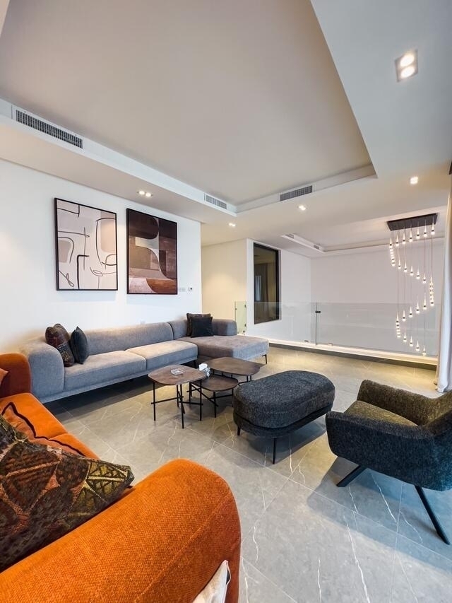 Aurora  ( <i style='color:#B10622'>VIP</i> )