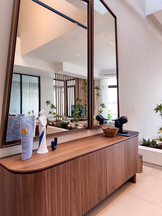 THE CURE  ( <i style='color:#B10622'>VVIP</i> )