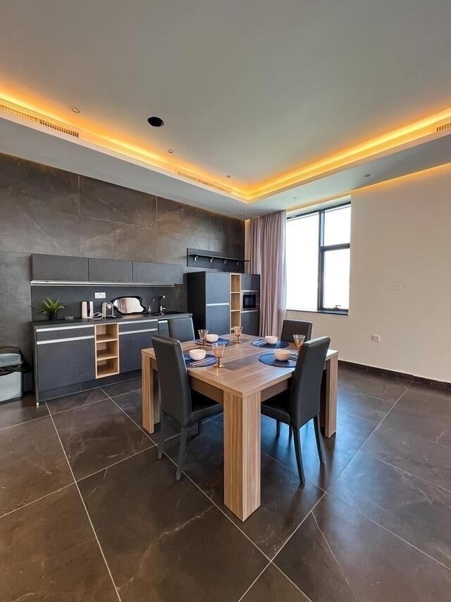 Palm  ( <i style='color:#B10622'> VVIP</i> )