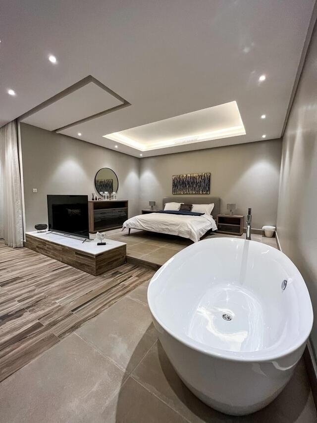 Palm  ( <i style='color:#B10622'> VVIP</i> )