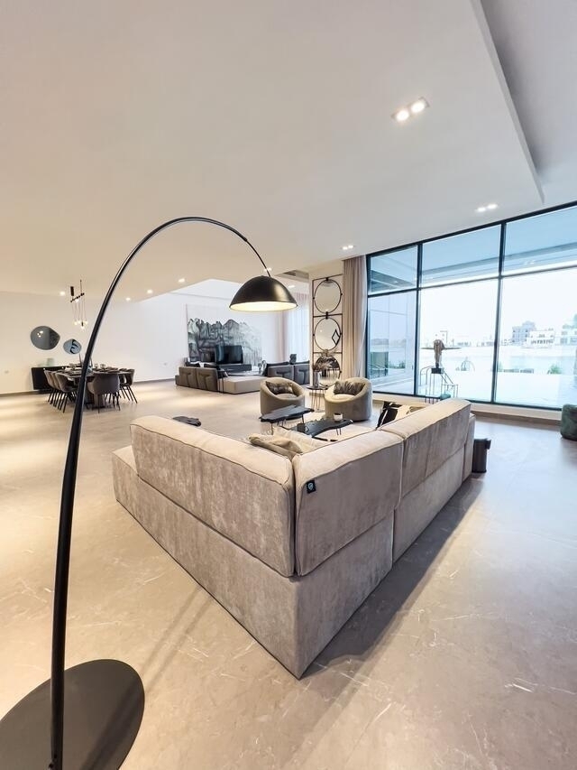 Aurora  ( <i style='color:#B10622'>VIP</i> )