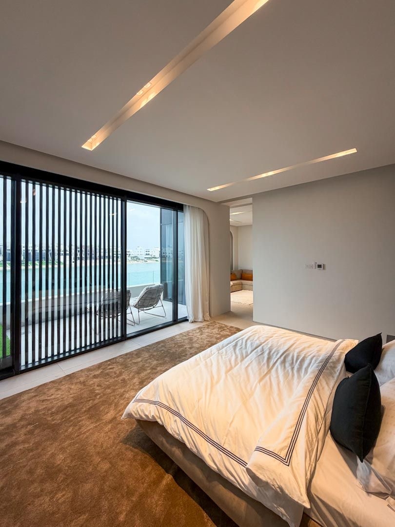 ( <i style='color:#B10622'> VVIP</i> ) REVIERA