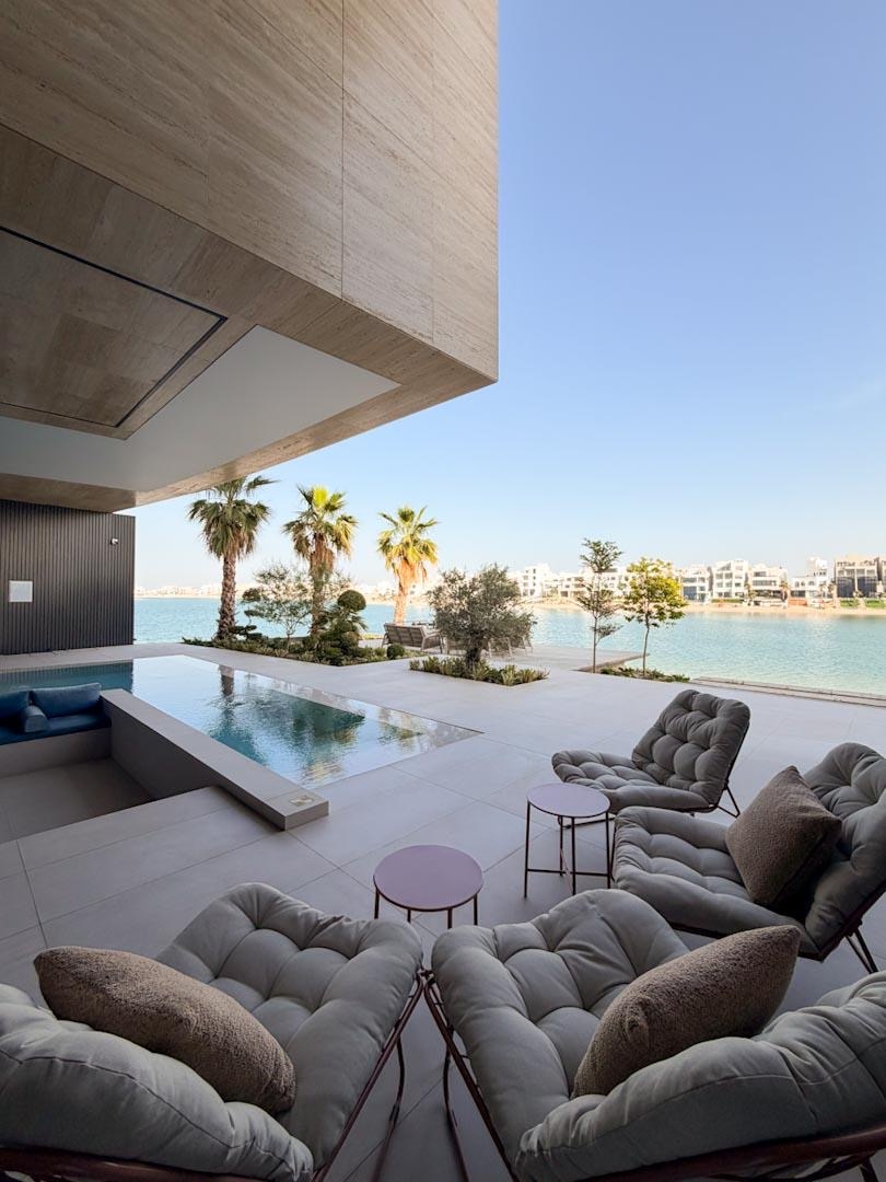 ( <i style='color:#B10622'> VVIP</i> ) REVIERA