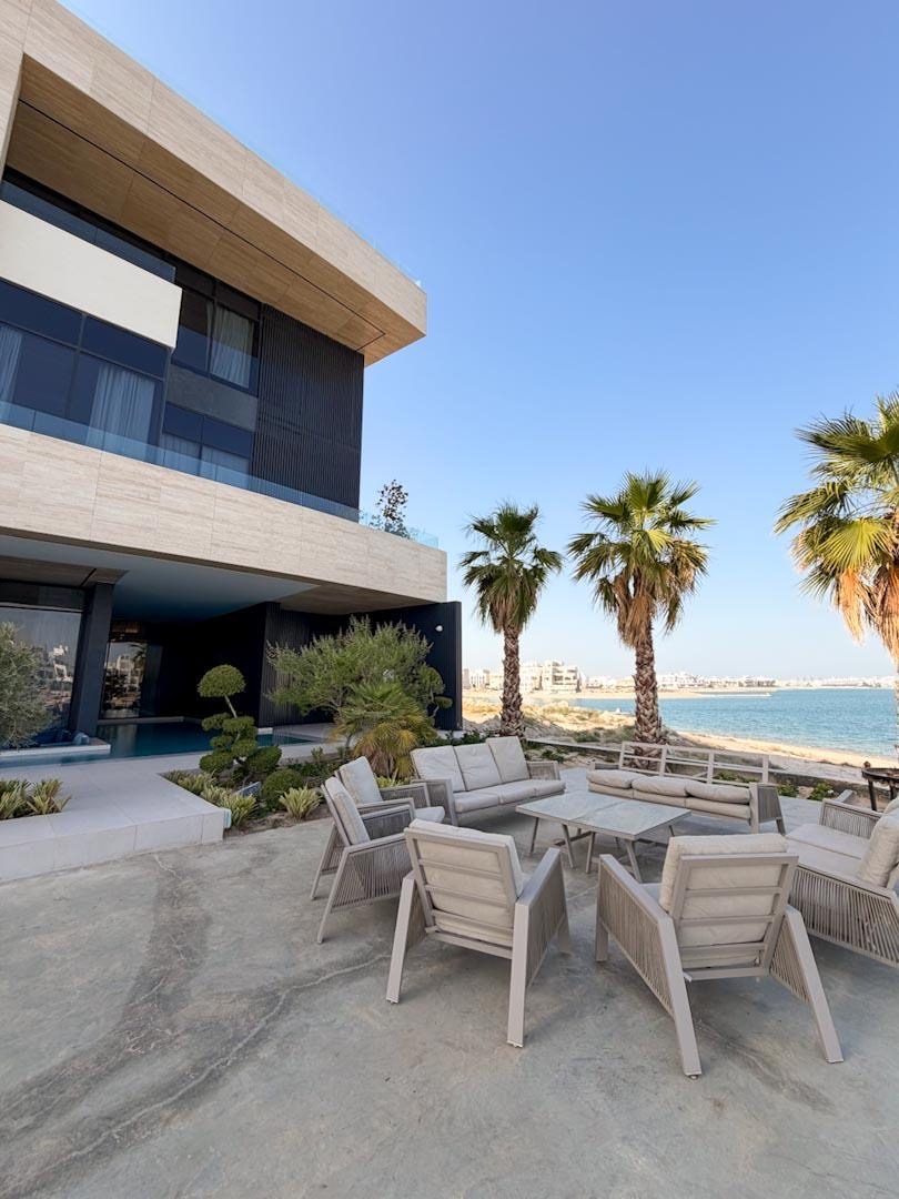 ( <i style='color:#B10622'> VVIP</i> ) REVIERA