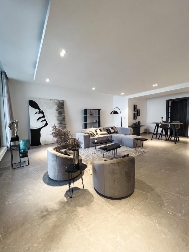 Aurora  ( <i style='color:#B10622'>VIP</i> )