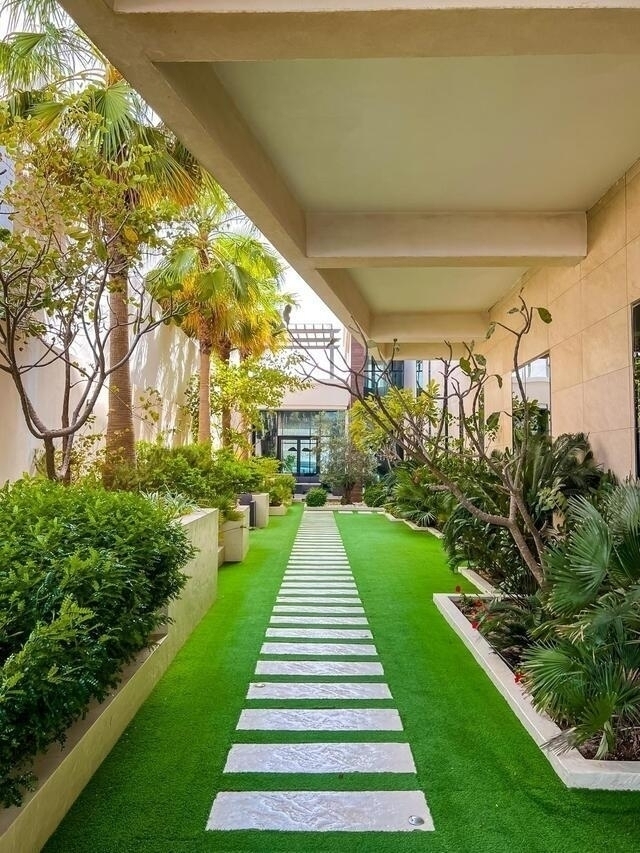 Palm  ( <i style='color:#B10622'> VVIP</i> )