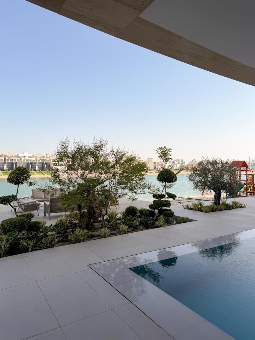 ( <i style='color:#B10622'> VVIP</i> ) REVIERA