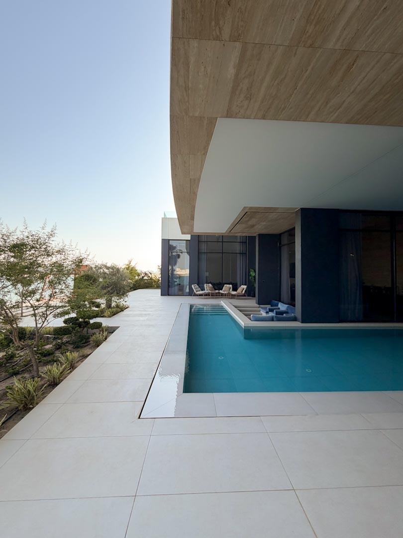 ( <i style='color:#B10622'> VVIP</i> ) REVIERA