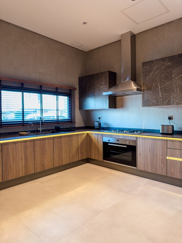 THE CURE  ( <i style='color:#B10622'>VVIP</i> )