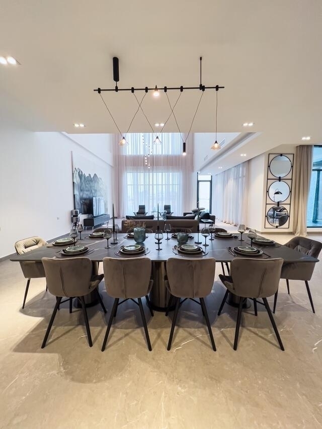 Aurora  ( <i style='color:#B10622'>VIP</i> )