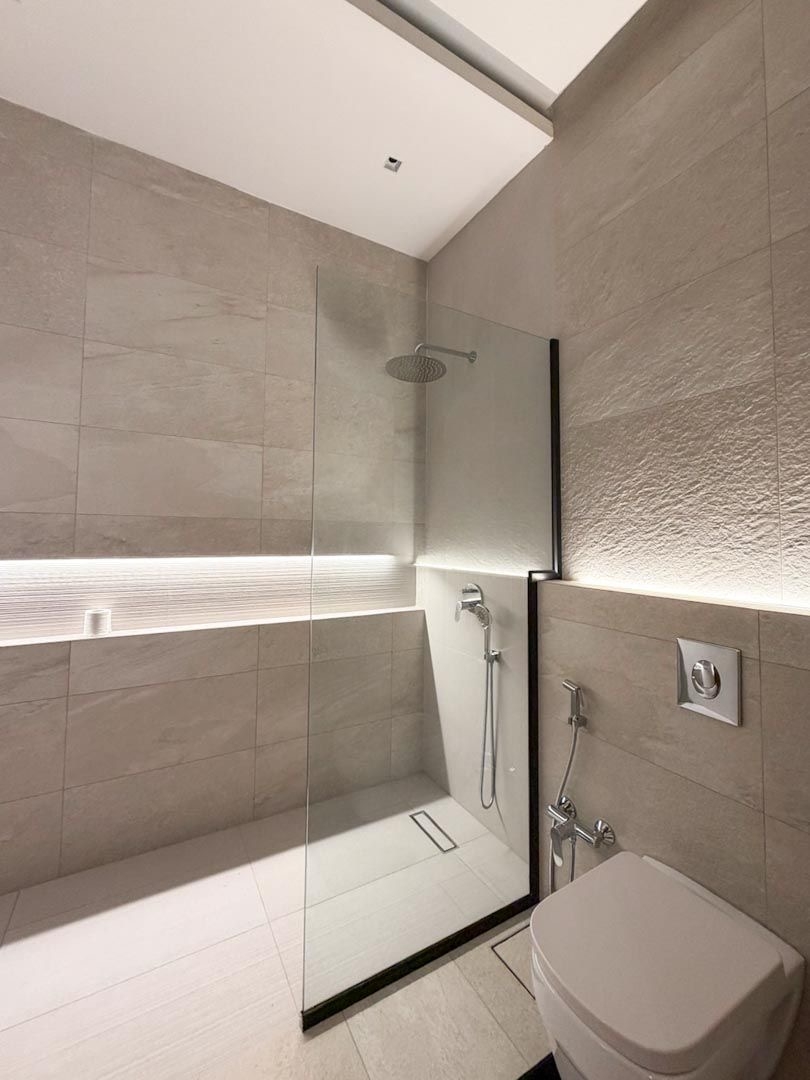 ( <i style='color:#B10622'> VVIP</i> ) REVIERA