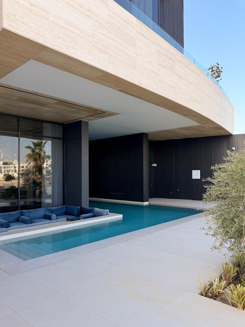 ( <i style='color:#B10622'> VVIP</i> ) REVIERA