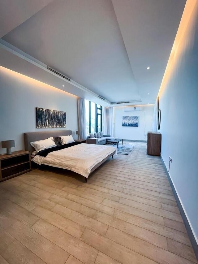 Palm  ( <i style='color:#B10622'> VVIP</i> )