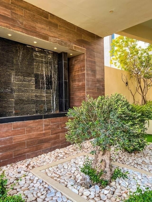 Palm  ( <i style='color:#B10622'> VVIP</i> )