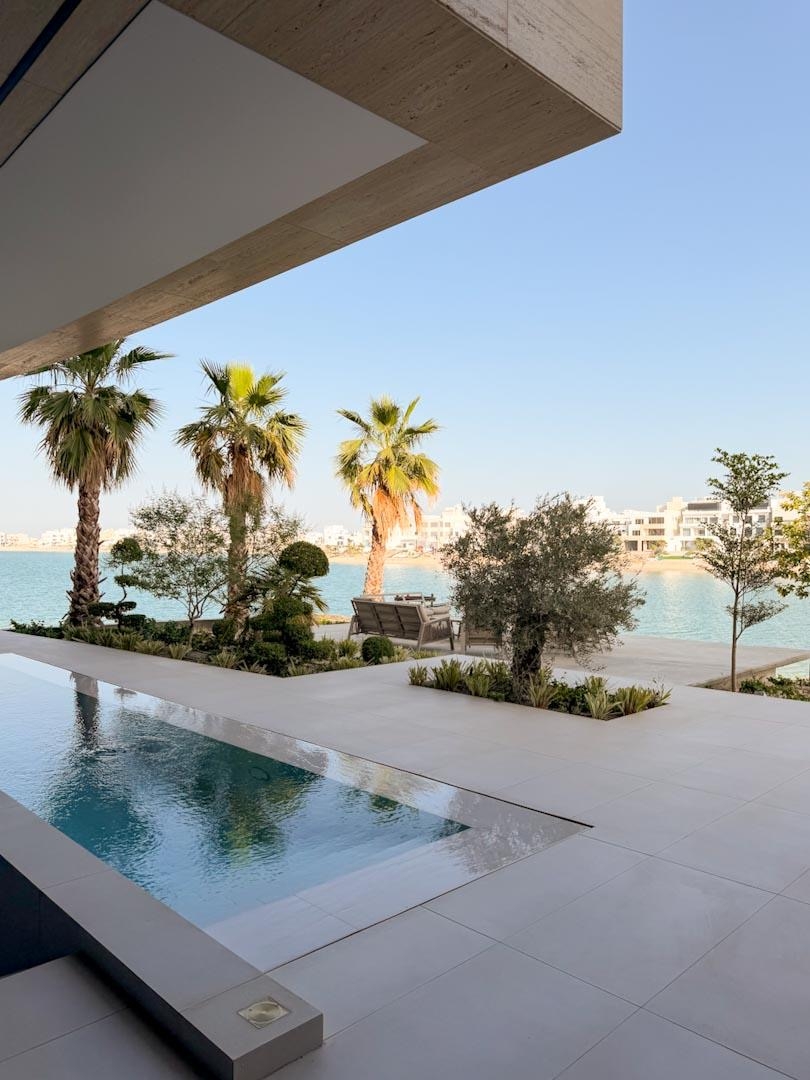 ( <i style='color:#B10622'> VVIP</i> ) REVIERA